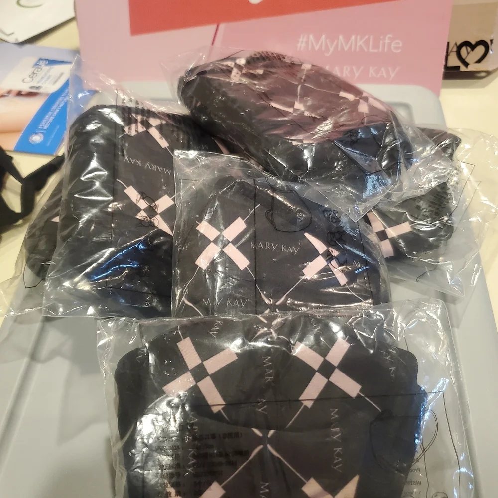 Free With Bundle!! Mary Kay face mask